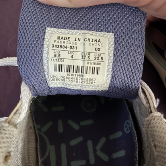 AS IS: 2 x Nike Air Max 6.5 - Picture 9 of 15